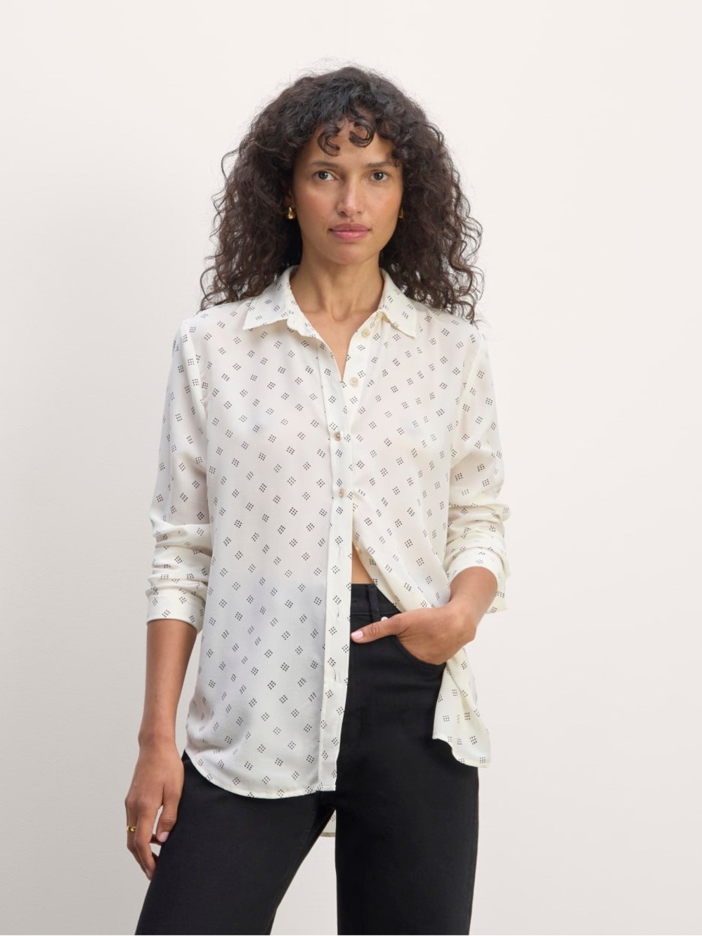 Everlane The Must have shirt in washable silk bone black pattern